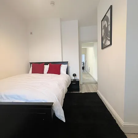 Cosy 4 Bed Filton بريستول